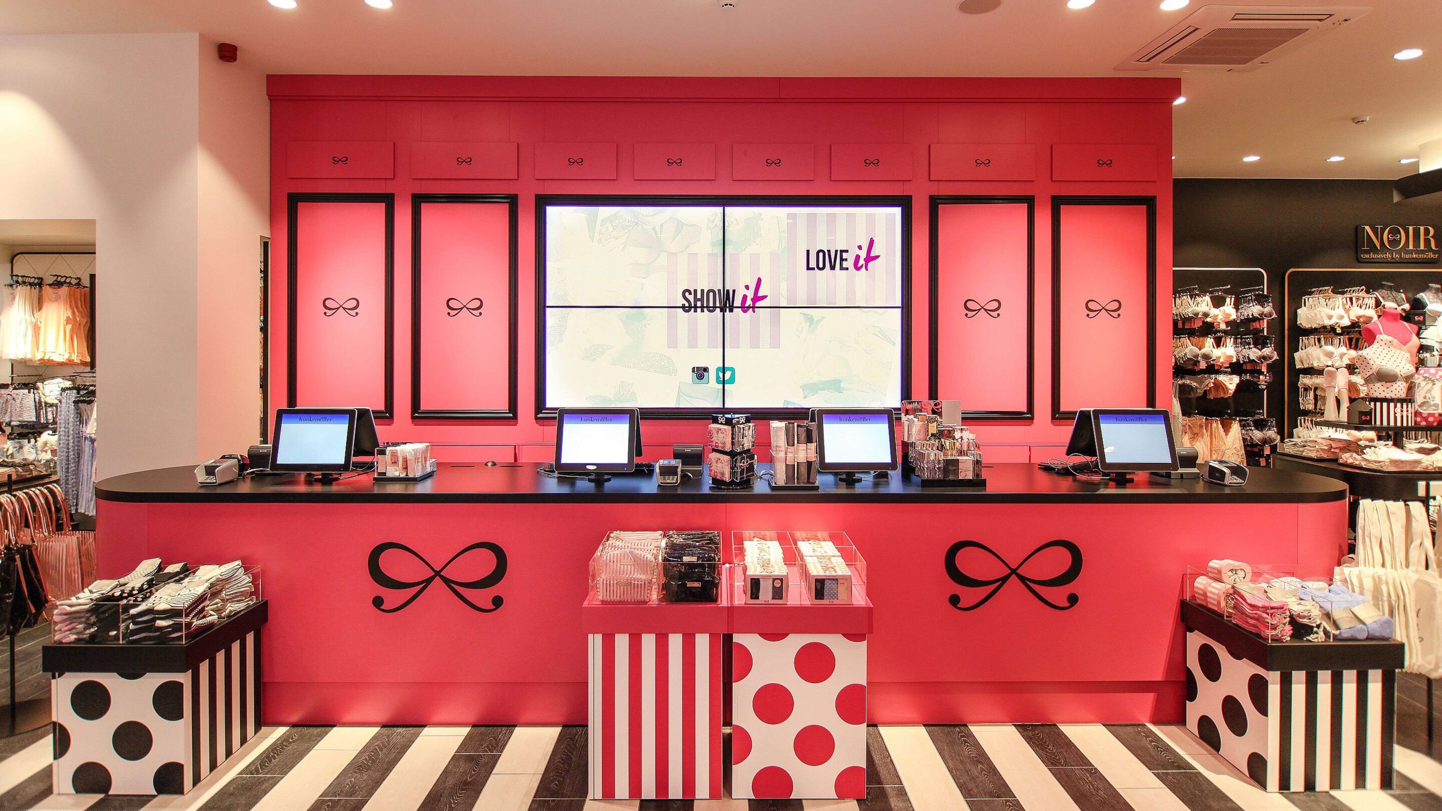 Hunkemoller New Dimension to Shopping Experience