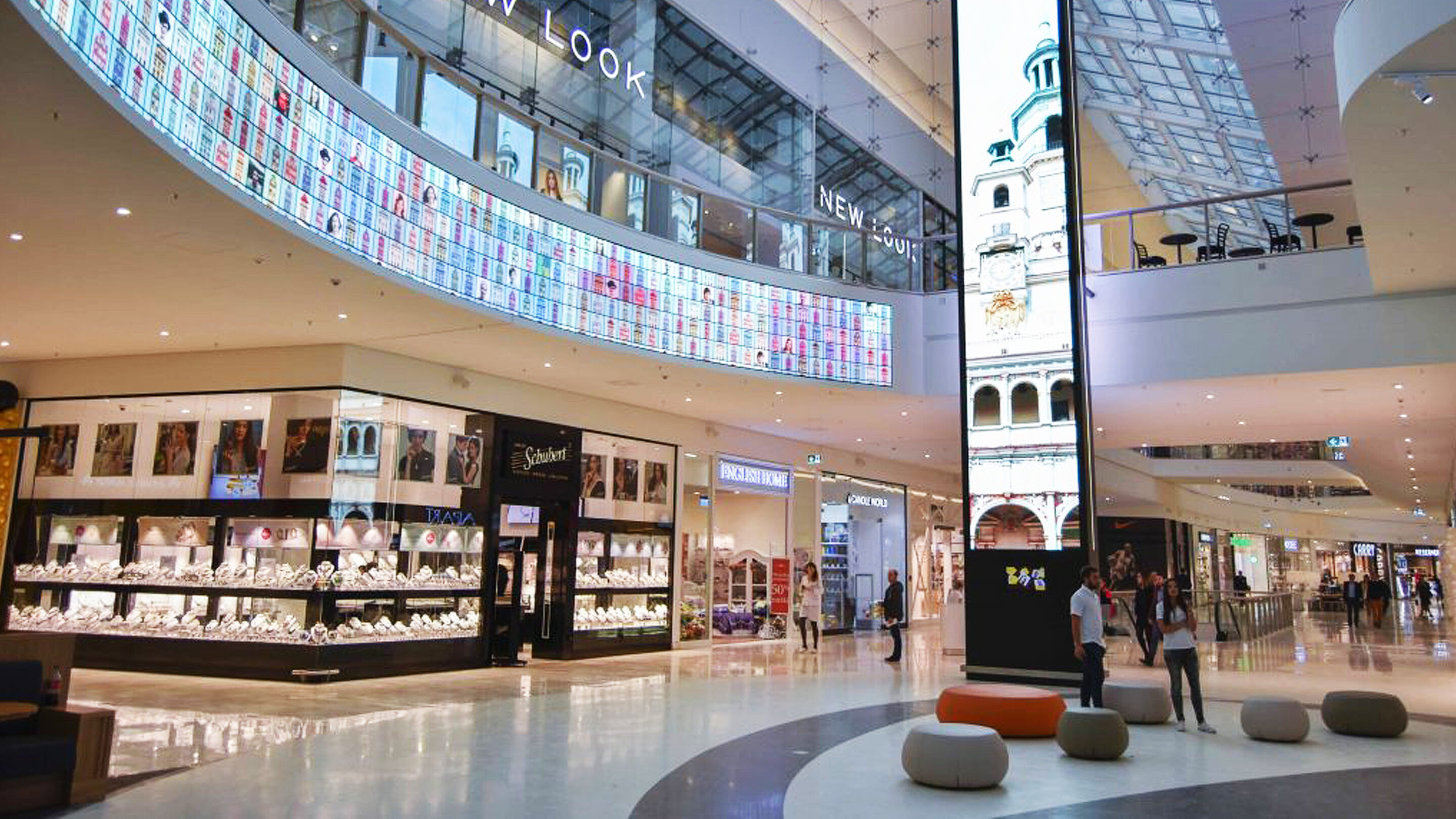 Posnania Shopping Center Opens with a Revolutionary Digital Signage System